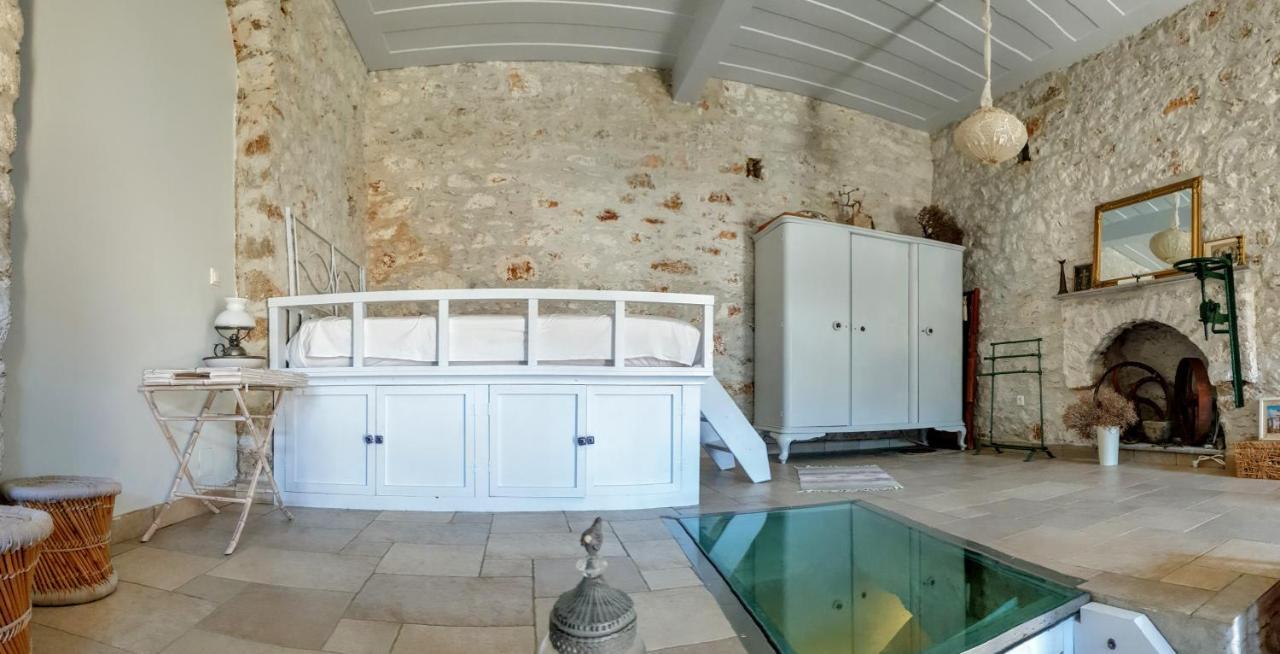 Traditional Seafront Apartment Simi Exterior foto