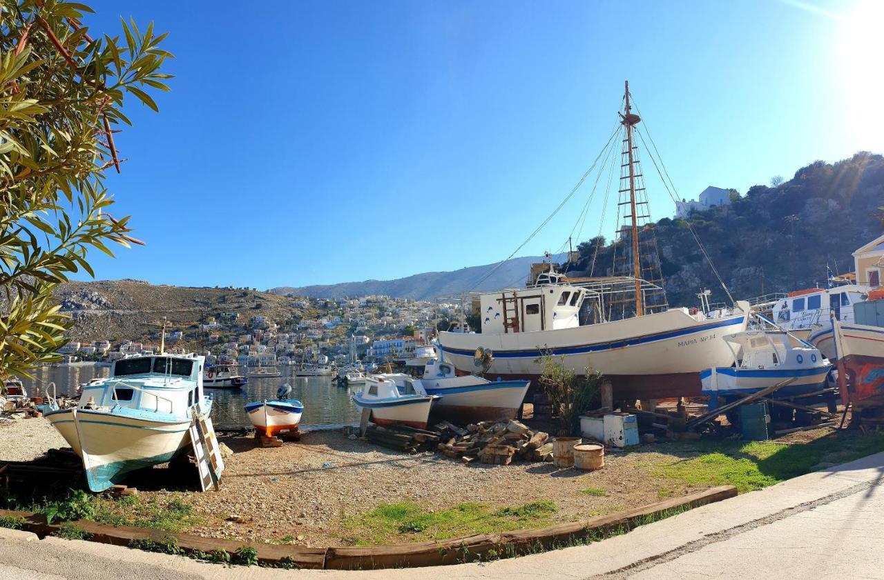 Traditional Seafront Apartment Simi Exterior foto